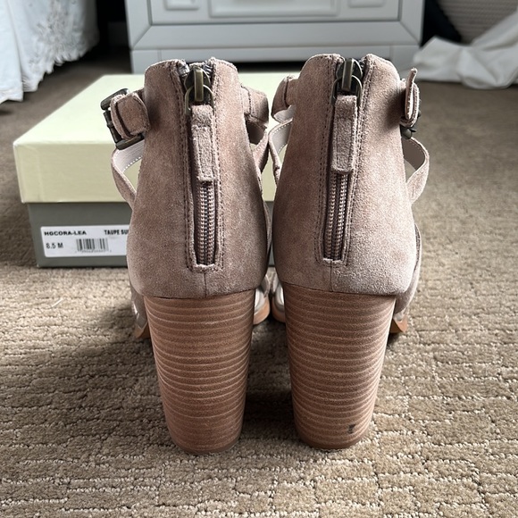 Hinge suede block heel sandals - Picture 3 of 4